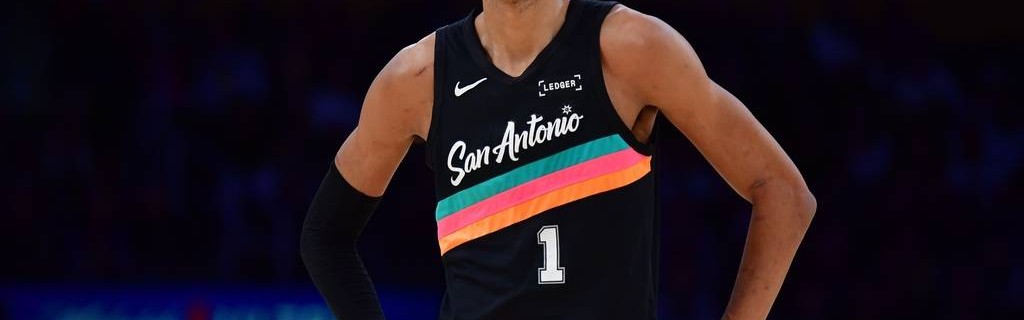 文班亚马40+12提前下班 马刺横扫残阵湖人