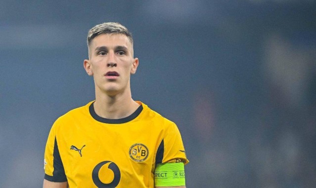 曼联夏窗卖人加节省工资有望获2亿！可增加引援，考虑签多特铁卫