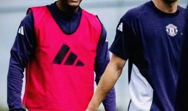 曼联战富勒姆一人伤愈复出！卡里克官宣多古伤情，德里赫特仍缺阵