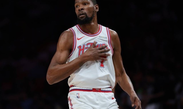 杜兰特空砍32+6+8 阿德巴约24+11热火胜火箭