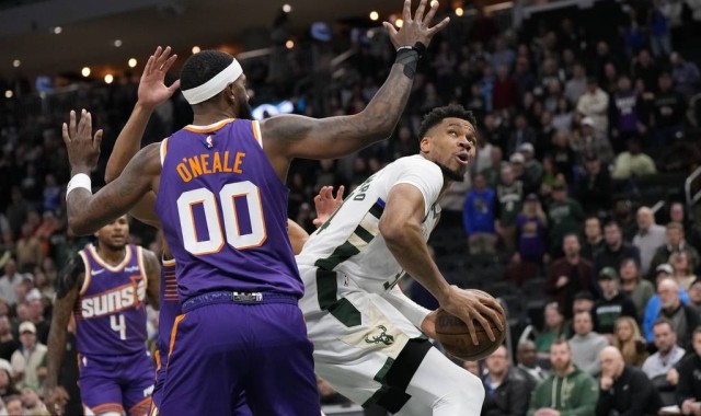 布克26分字母哥22分 太阳击败雄鹿3连胜